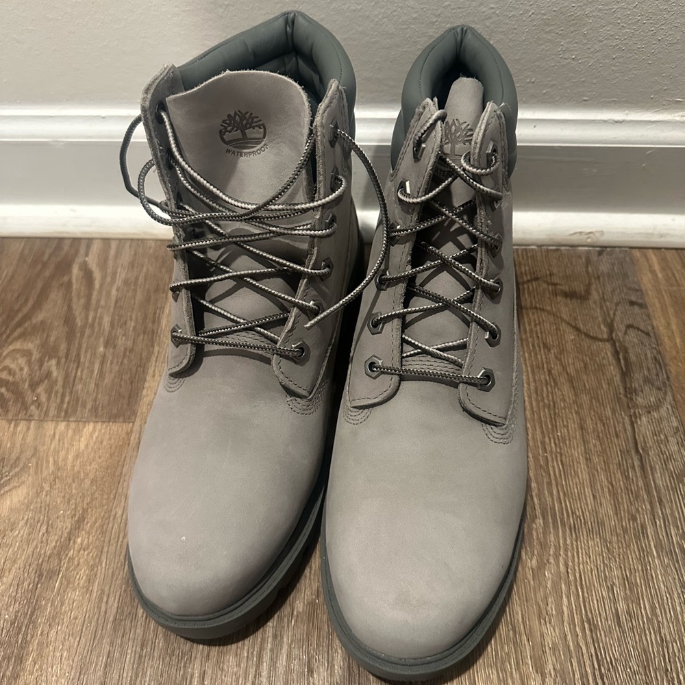 Timberland Women’s Light Gray Boots NWOT